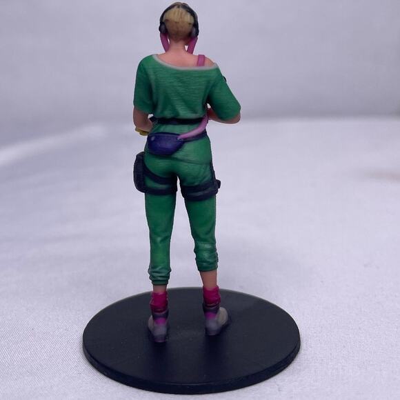 Rainbow Six Siege IQ Elite Figure w/ AUG A2 Yellow Rifle - Ubisoft Collectible - Picture 3 of 10